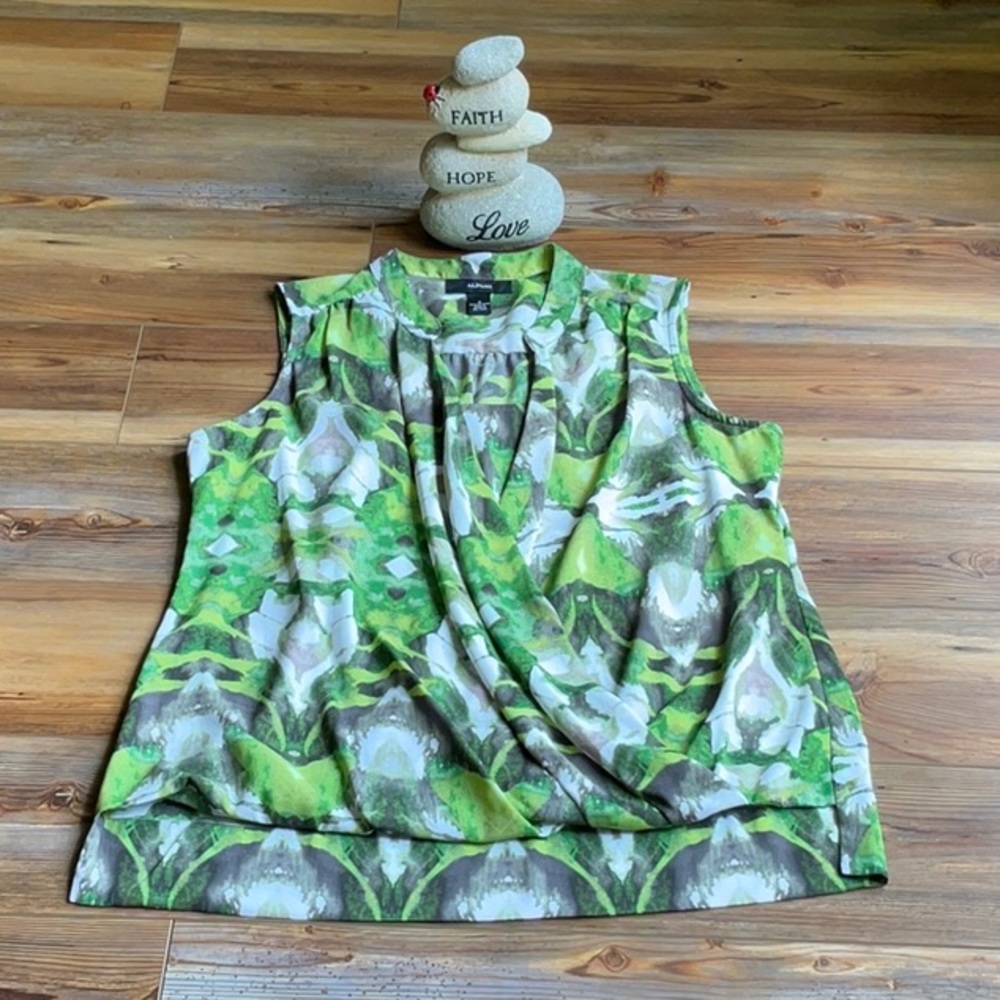 💖Alfani green taupe crew neck sleeveless top - Picture 2 of 4